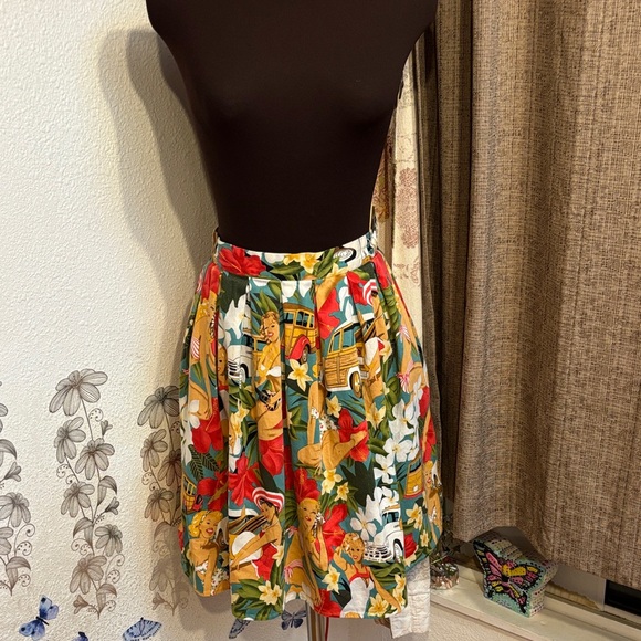 Grace Karin vibrant tropical red and yellow novelty patterned mini skirt. Size M - Picture 5 of 17